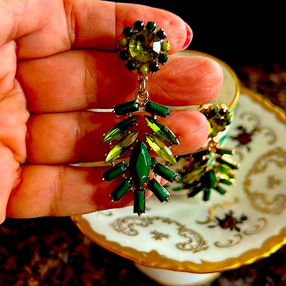 🟢Beautiful DropEarringsEmerald Like-crystals&OpaqueGold Plated Tarnish&lead free - Picture 3 of 7